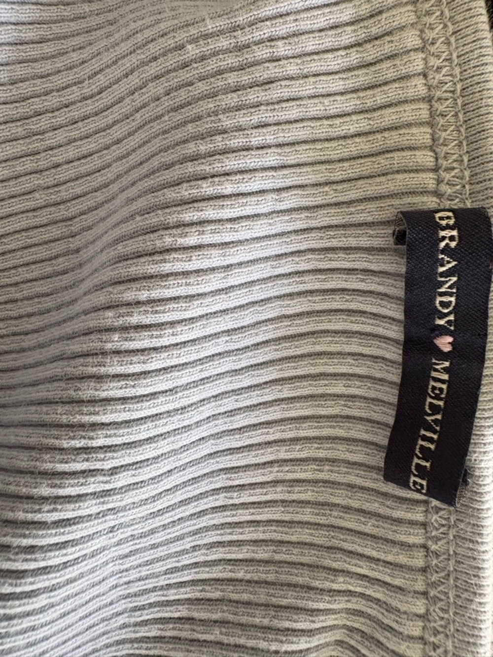 Brandy Melville Light Gray Ribbed Button-Front Long Sleeve Crop Top - Picture 3 of 3